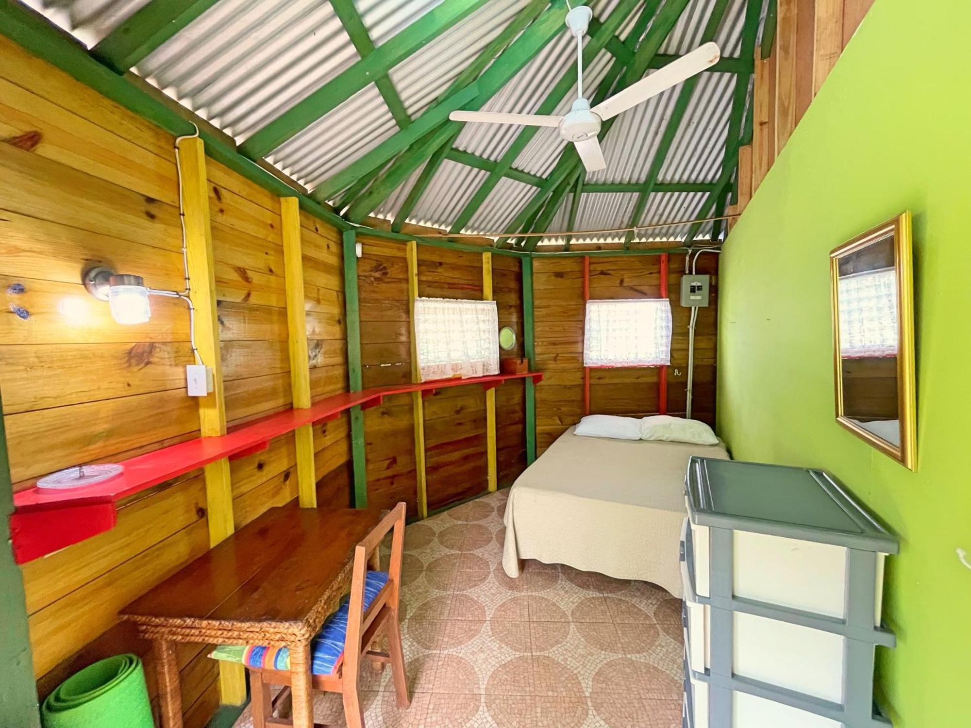 Judy House Backpacker Hostel Little Bay Zimmer foto